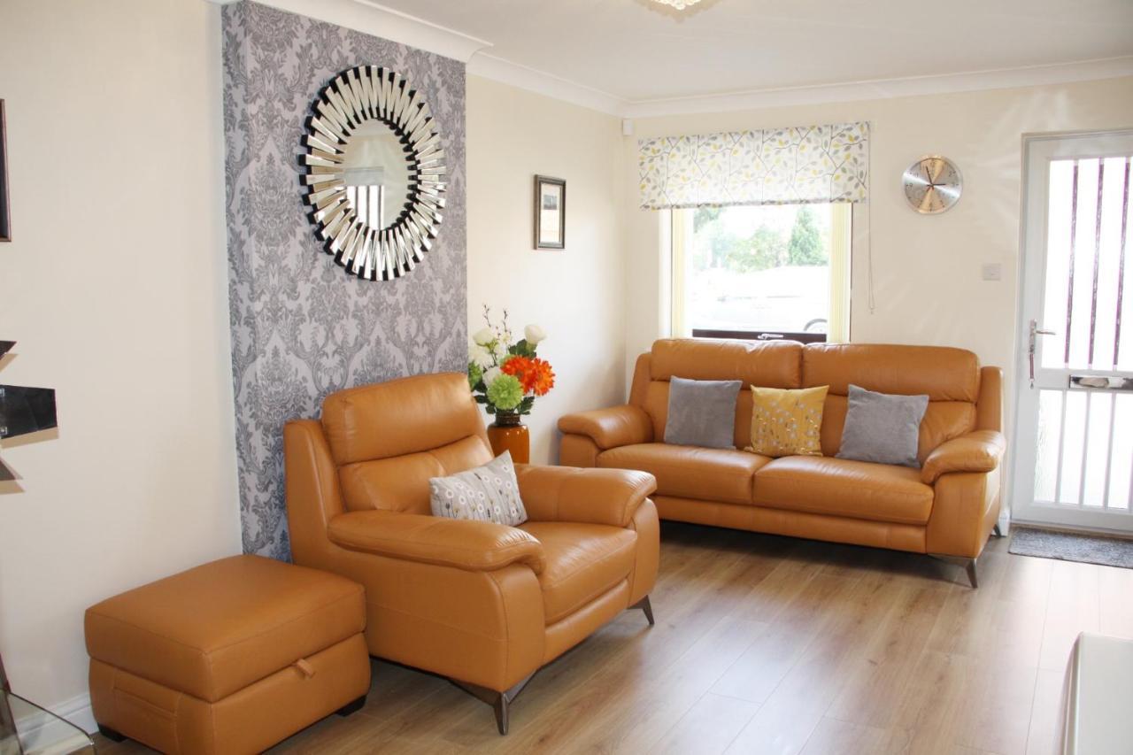 City Centre Town House With Riverside Views And Free Parking 1Bak York Exterior photo