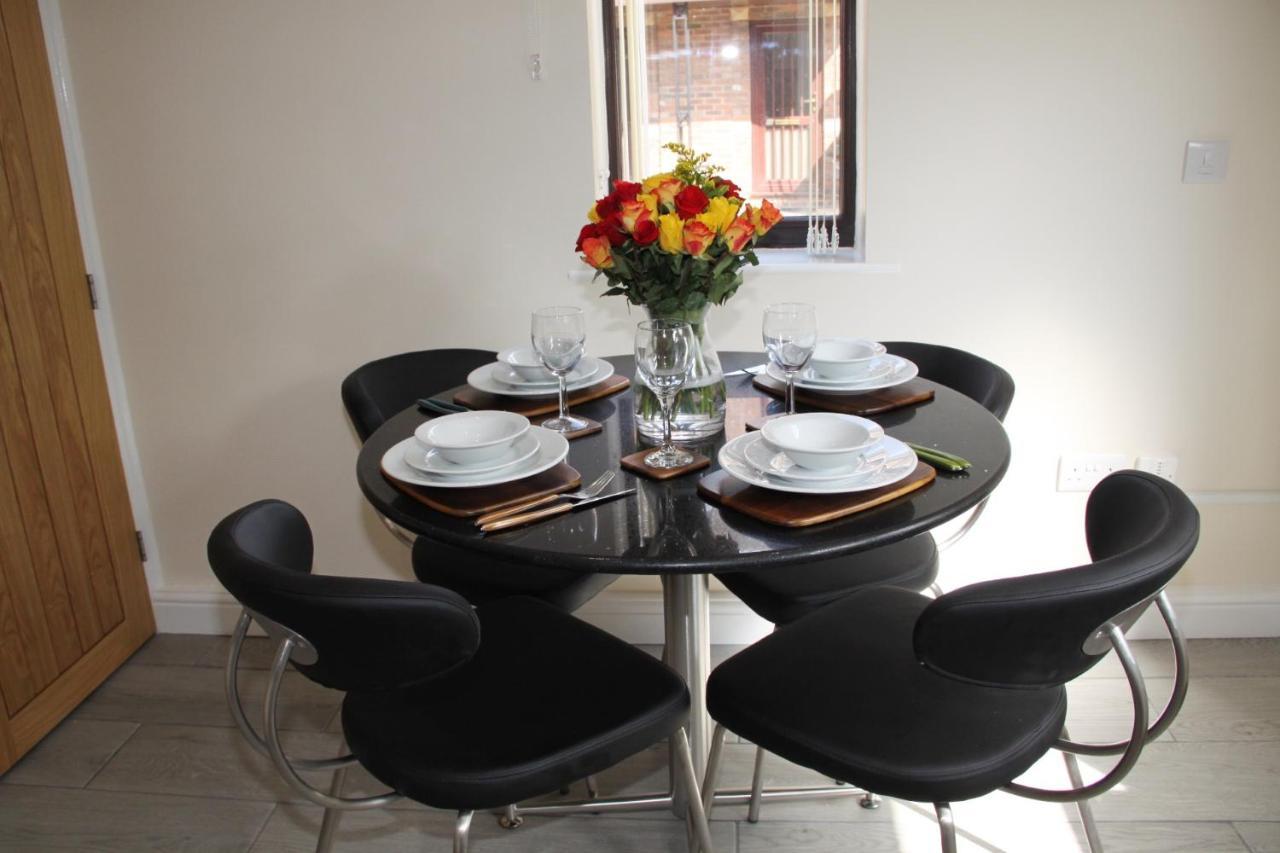 City Centre Town House With Riverside Views And Free Parking 1Bak York Exterior photo
